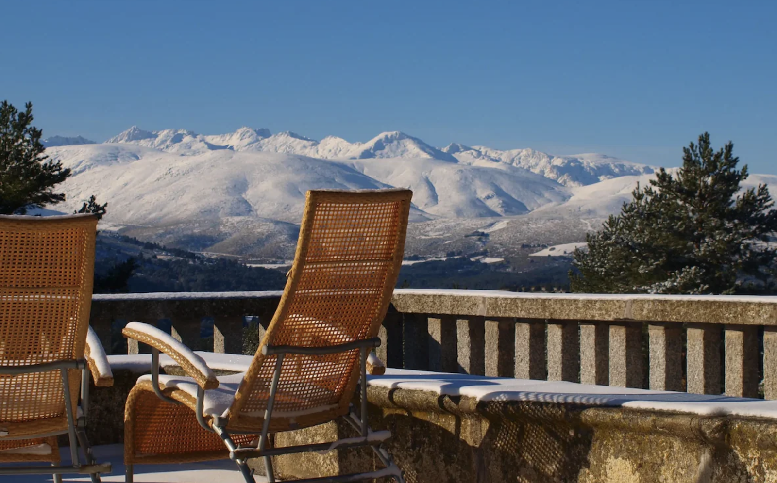 Parador 4* con vistas espectaculares a la Sierra de Gredos por 36 euros pp