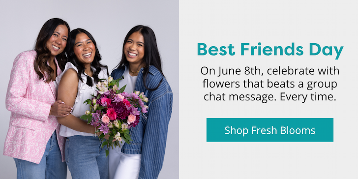Three friends with a Callia bouquet