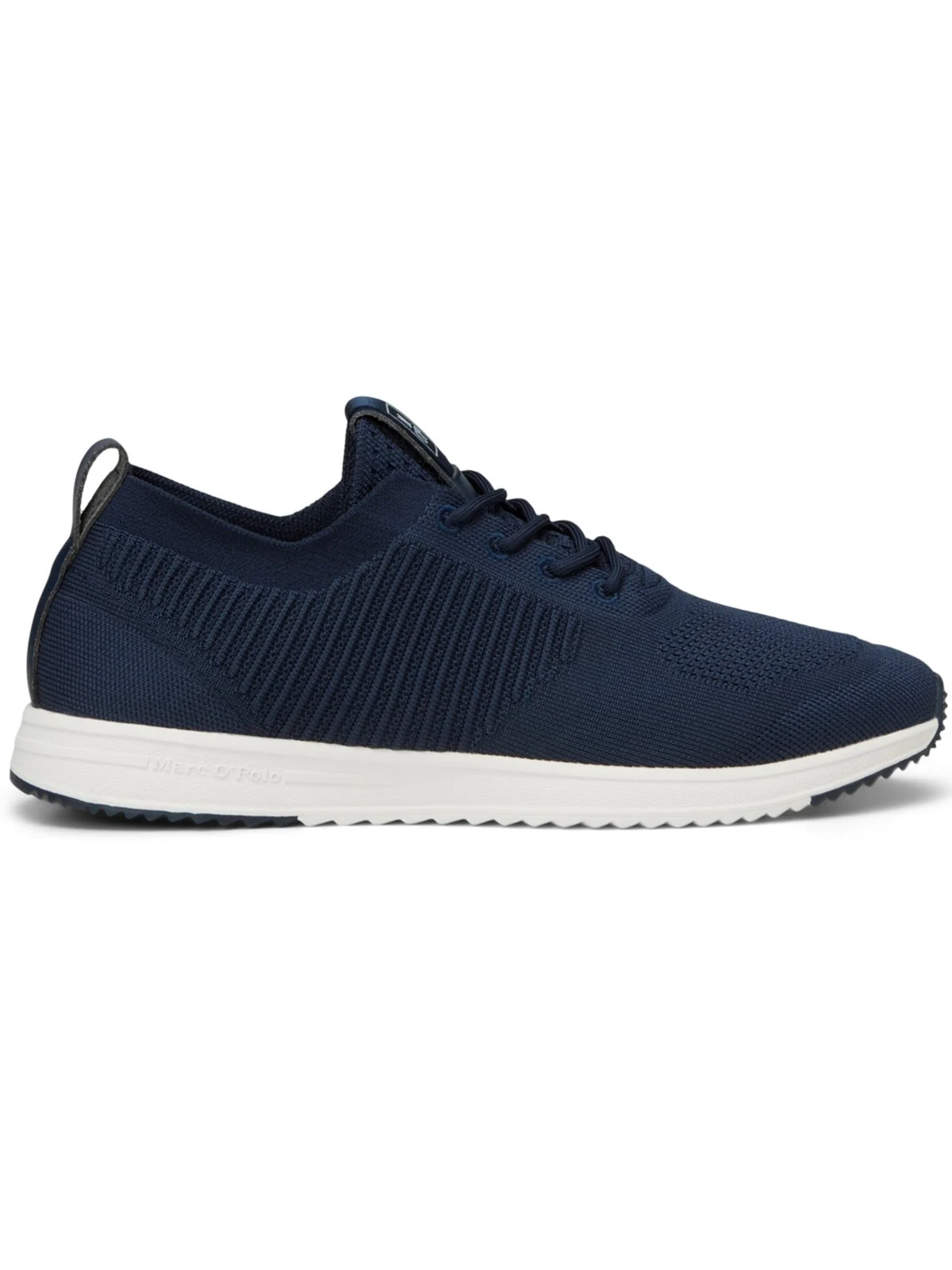 Lightweight runner sneakers made of mesh textile