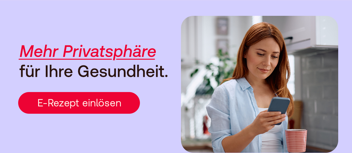 Grafik mit einer Person, die in einer Küche auf ihr Smartphone schaut, daneben der Text „Mehr Privatsphäre für Ihre Gesundheit“ sowie ein Button „E‑Rezept einlösen“.