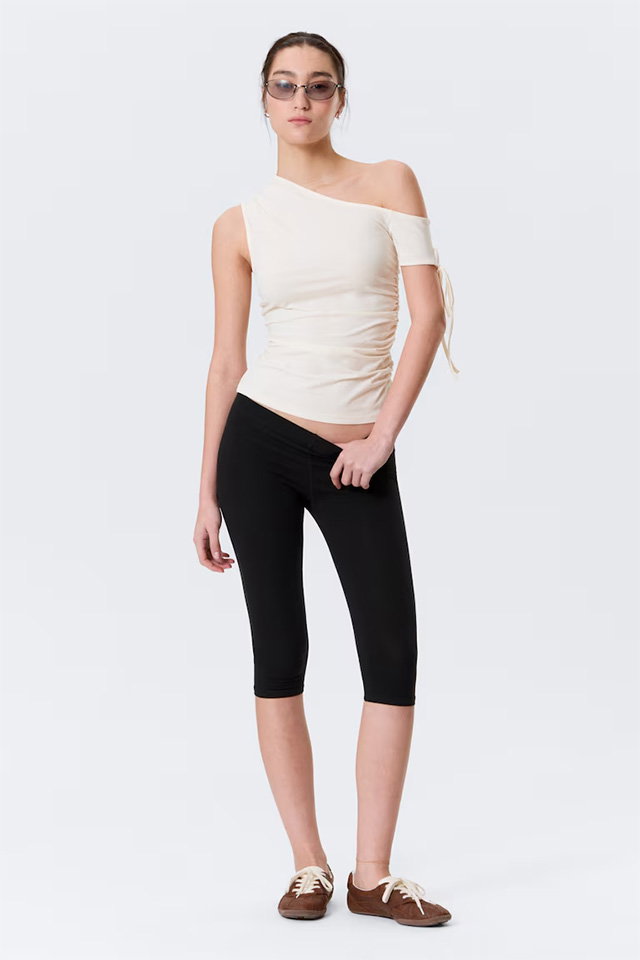 SOFT MID RISE CAPRI LEGGINGS