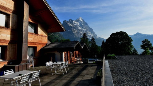 Hotel Terrasse mit blick in die berge
