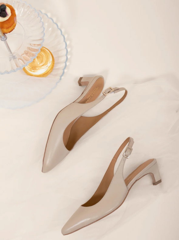 Escarpins slingback petit talon cuir crème