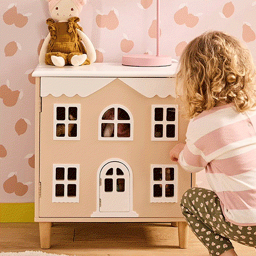 Mesita de noche e casa de muñecas rosa