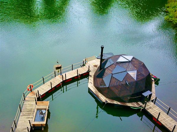 Lilypods - floating hideaways for two