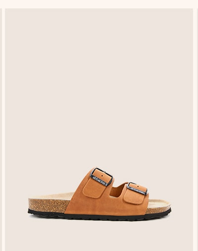 sandalia plana cognac