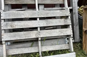 Watch how an old pallet can make a boring mirror SO much more interesting