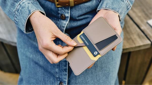 Uniq Design Lyden DS RFID-Blocking Magnetic Wallet