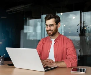 image-person-laptop-office