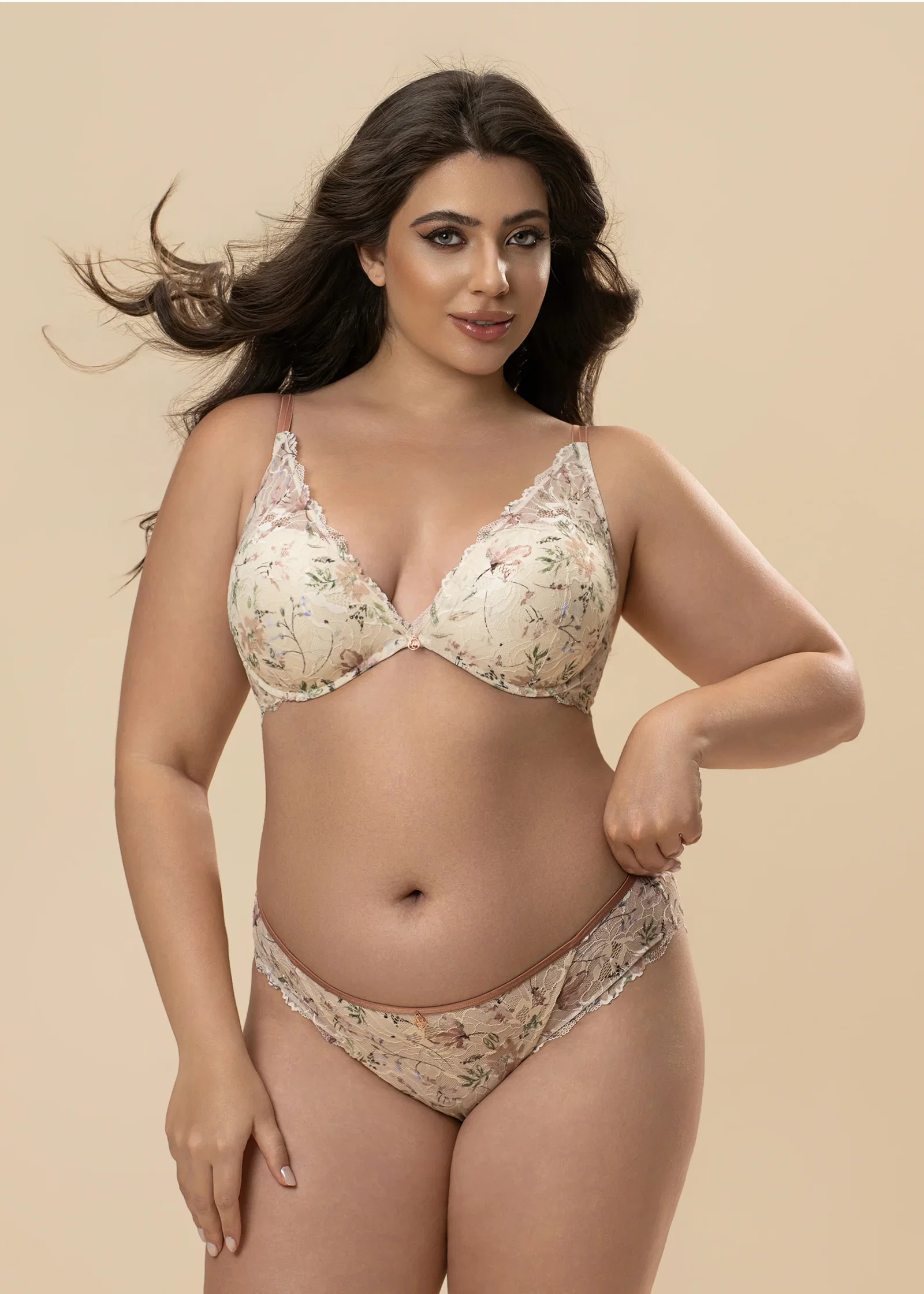 Image of VEDA Plus Floral Lace Push-Up Plunge Bra