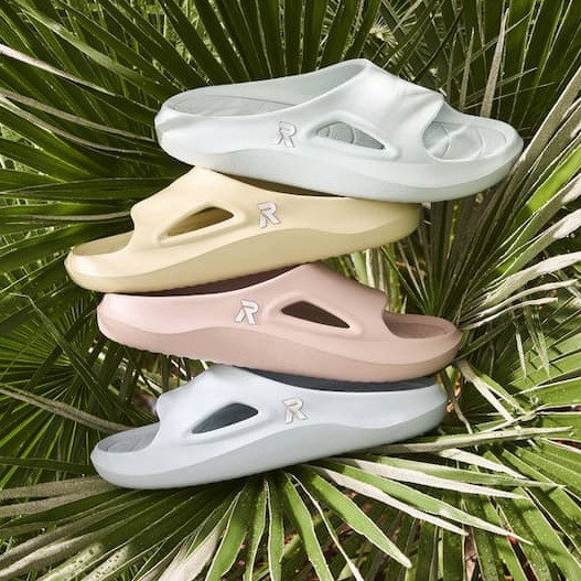 tfour different coloured sliders on top of each other