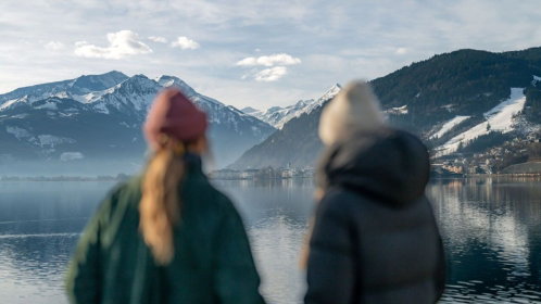 2 Frauen im Winter vor dem Zeller See
