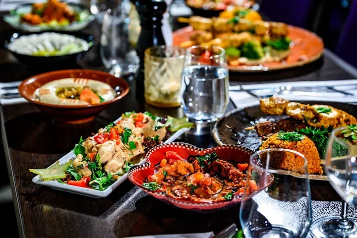 8-retters tapas tasting av de beste rettene for opptil 8 personer hos Koskos