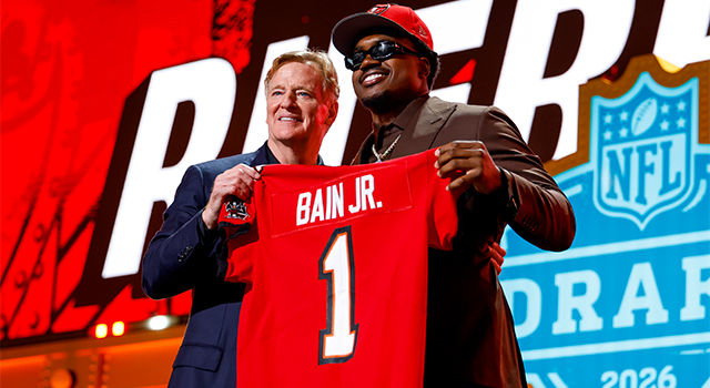 Buccaneers' Larry Foote sets high hopes for Rueben Bain: 'He's going to be a star'