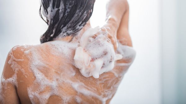 À quelle fréquence faut-il se laver le corps et les cheveux?