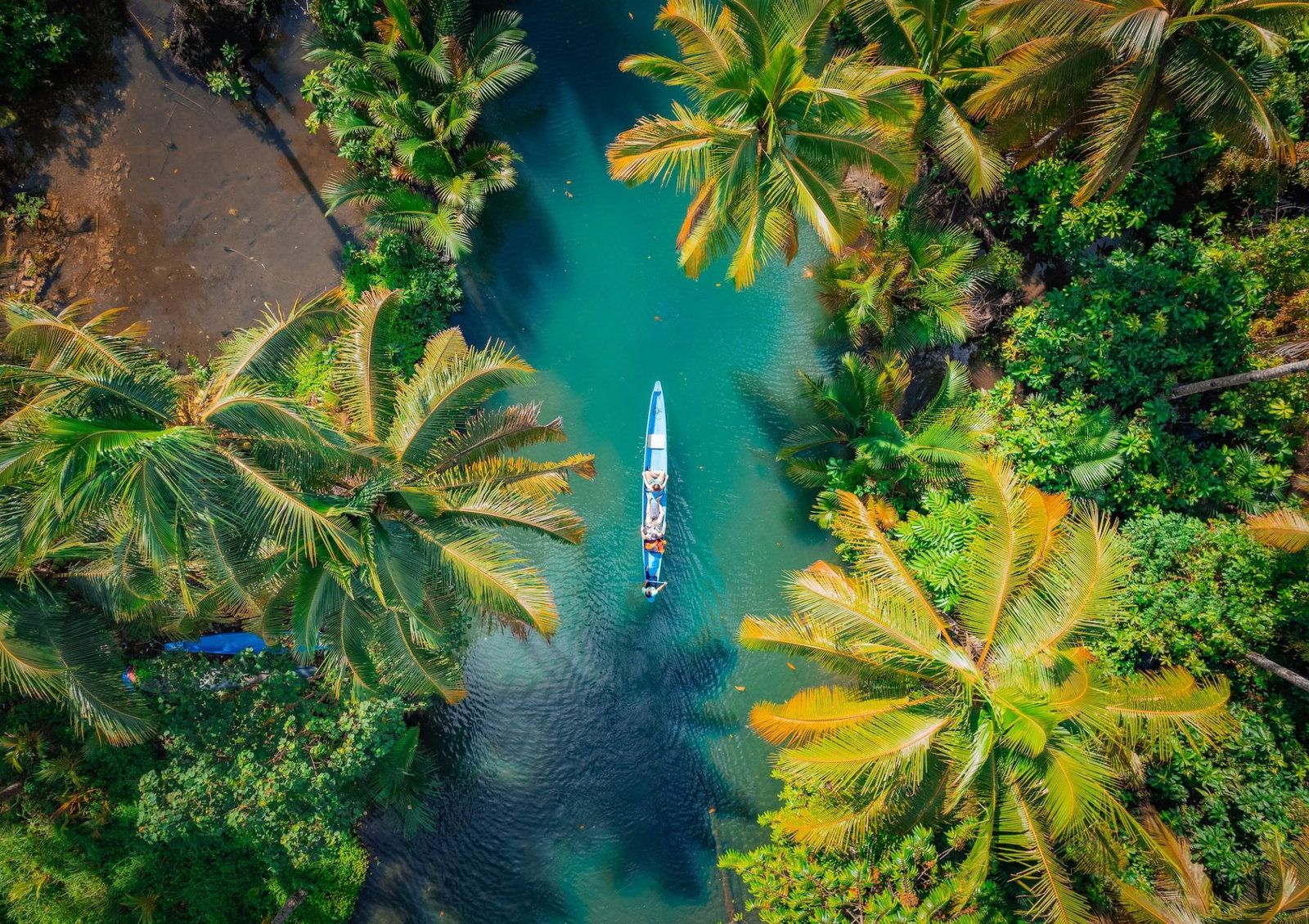 Cavalcare le onde a Siargao, nelle Filippine