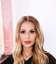 AUTHOR | Dorit Kemsley celebrates UNBURDENED
