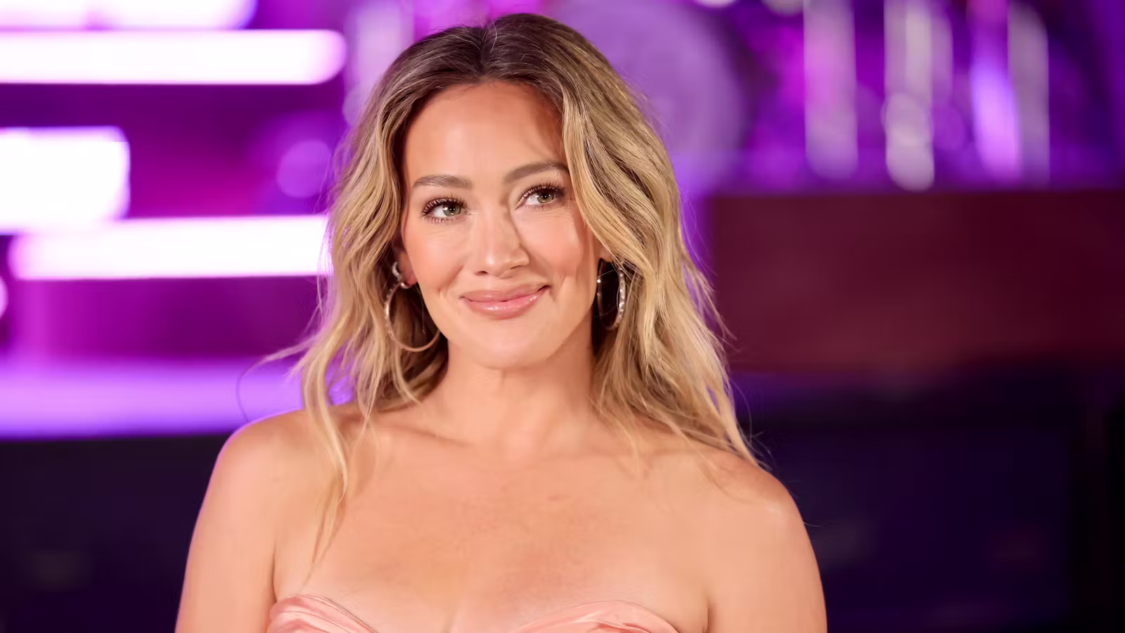 Hilary Duff Lit Up The American Music Awards In This Stunning Rabanne Gown