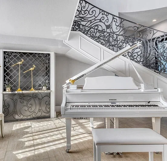 Reunion-Resort-9000-piano
