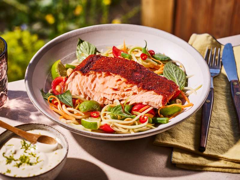 Plankenlachs mit spicy Papaya-Salat