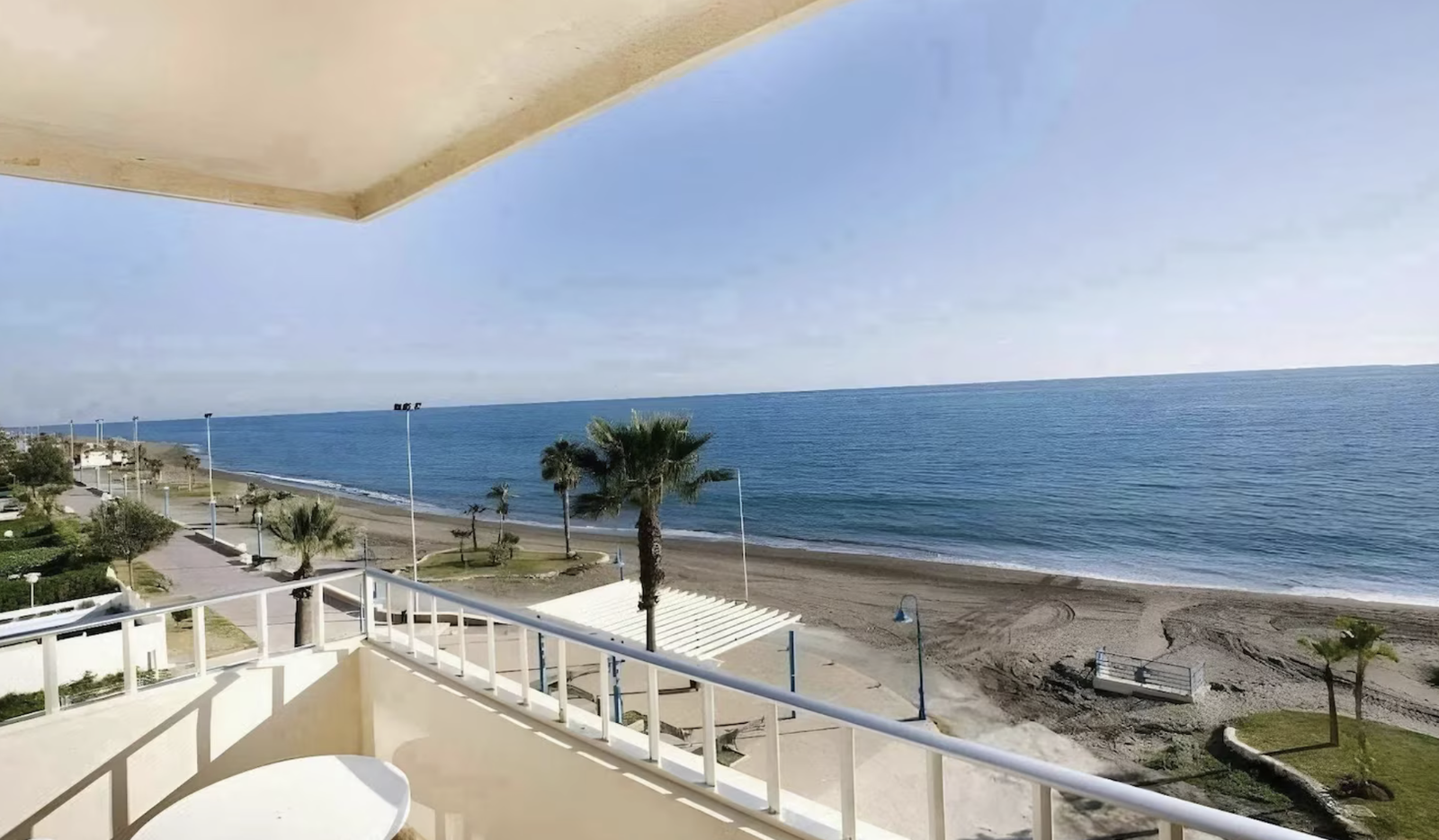 Málaga: Hotel 4* con acceso directo a la playa por 33 euros pp