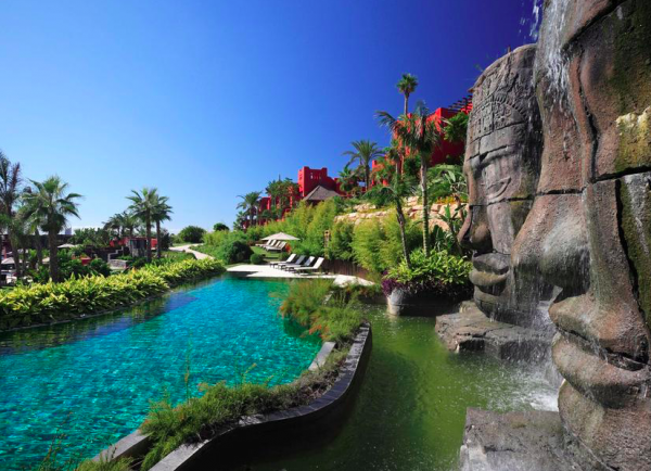 El exclusivo Asia Gardens 5*, con desayuno incluido, por 112 euros p.p.