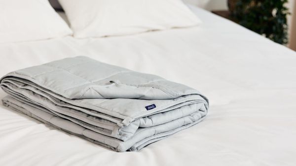 Cadeau bien-être : Emma dévoile son meilleur bon plan Fête des mères avec cette couverture lestée à -50%