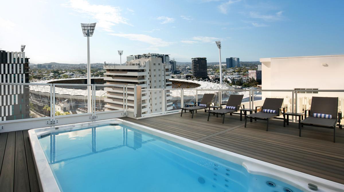 Brisbane Escape next to Gabba Stadium with Daily Breakfast & Rooftop Pool