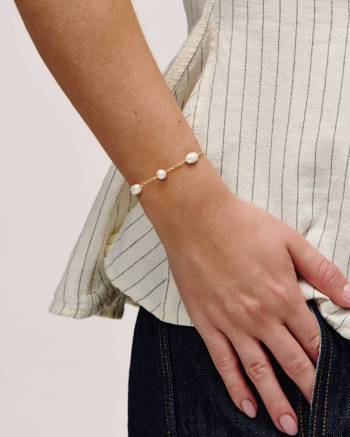 adelina-pearl-armbander-18kt-vergoldet