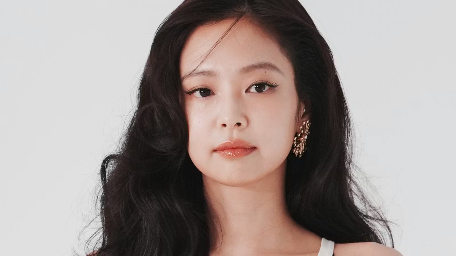 Jennie From Blackpink's Chanel Mani Is Incredibly Chic