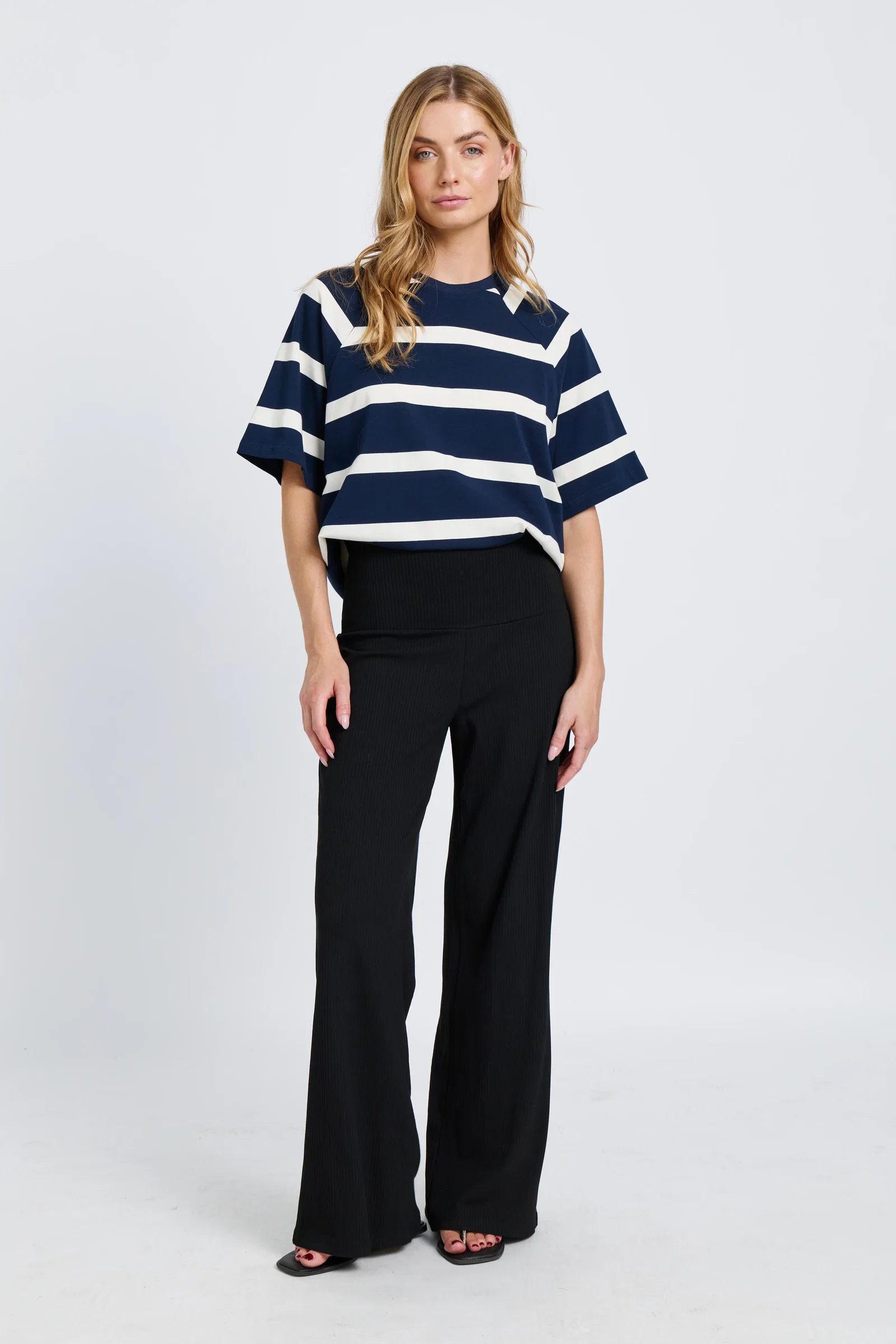 Image of Classique Adjustable-Hem Box-Cut Tee - Navy / White