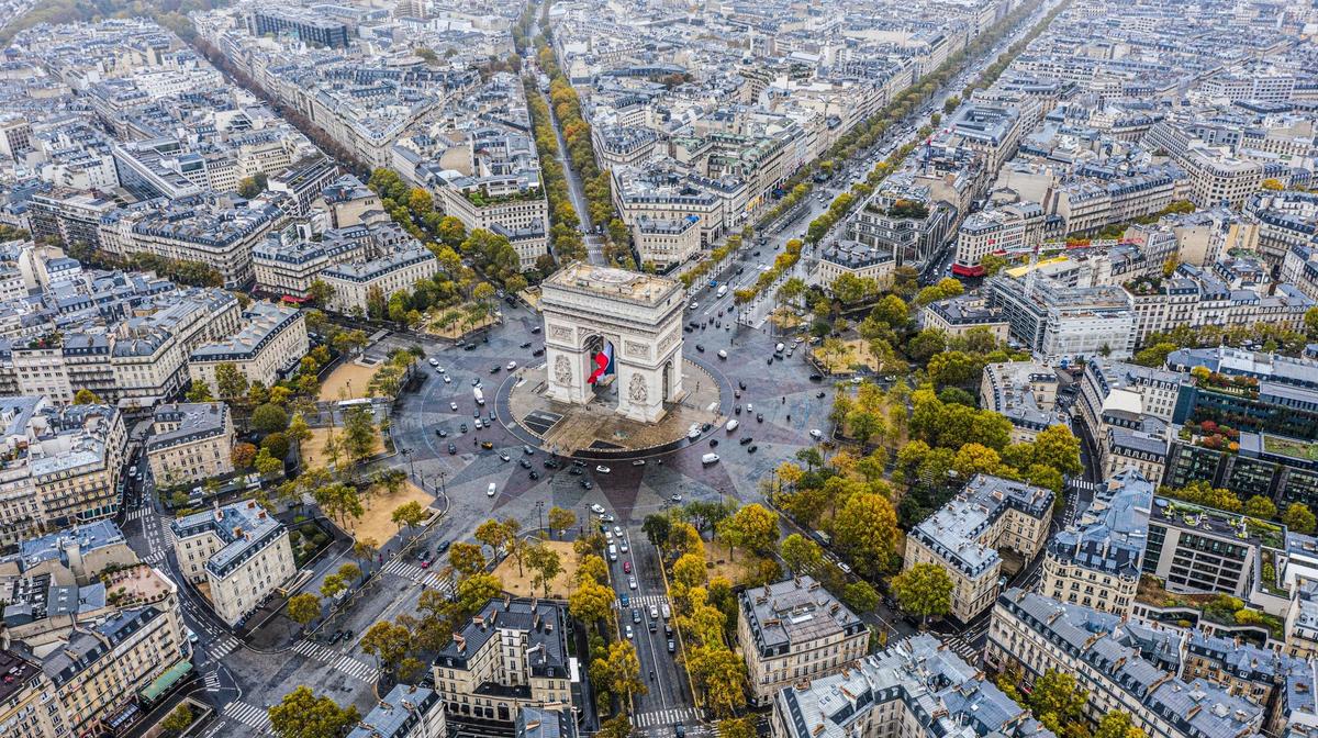 Historic Paris Elegance near Arc de Triomphe with Daily Breakfast & Nightly Drinks