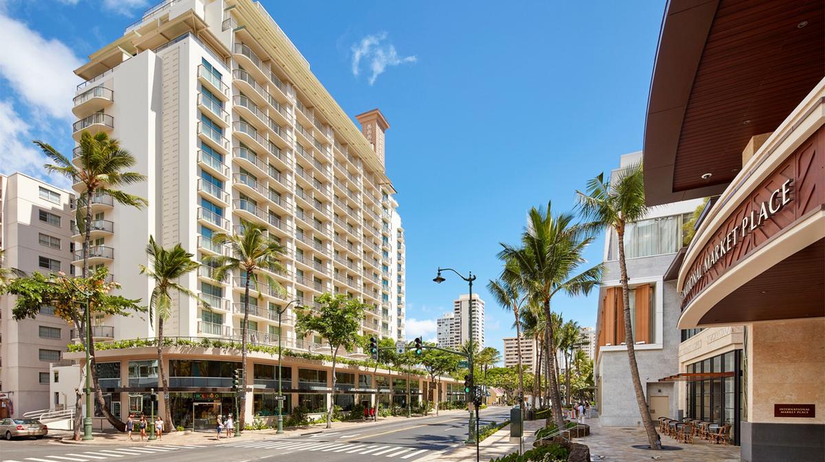 Hawaii Escape near Waikiki Beach & Kalākaua Avenue with Daily Breakfast & Daily US$25 Dining Credit