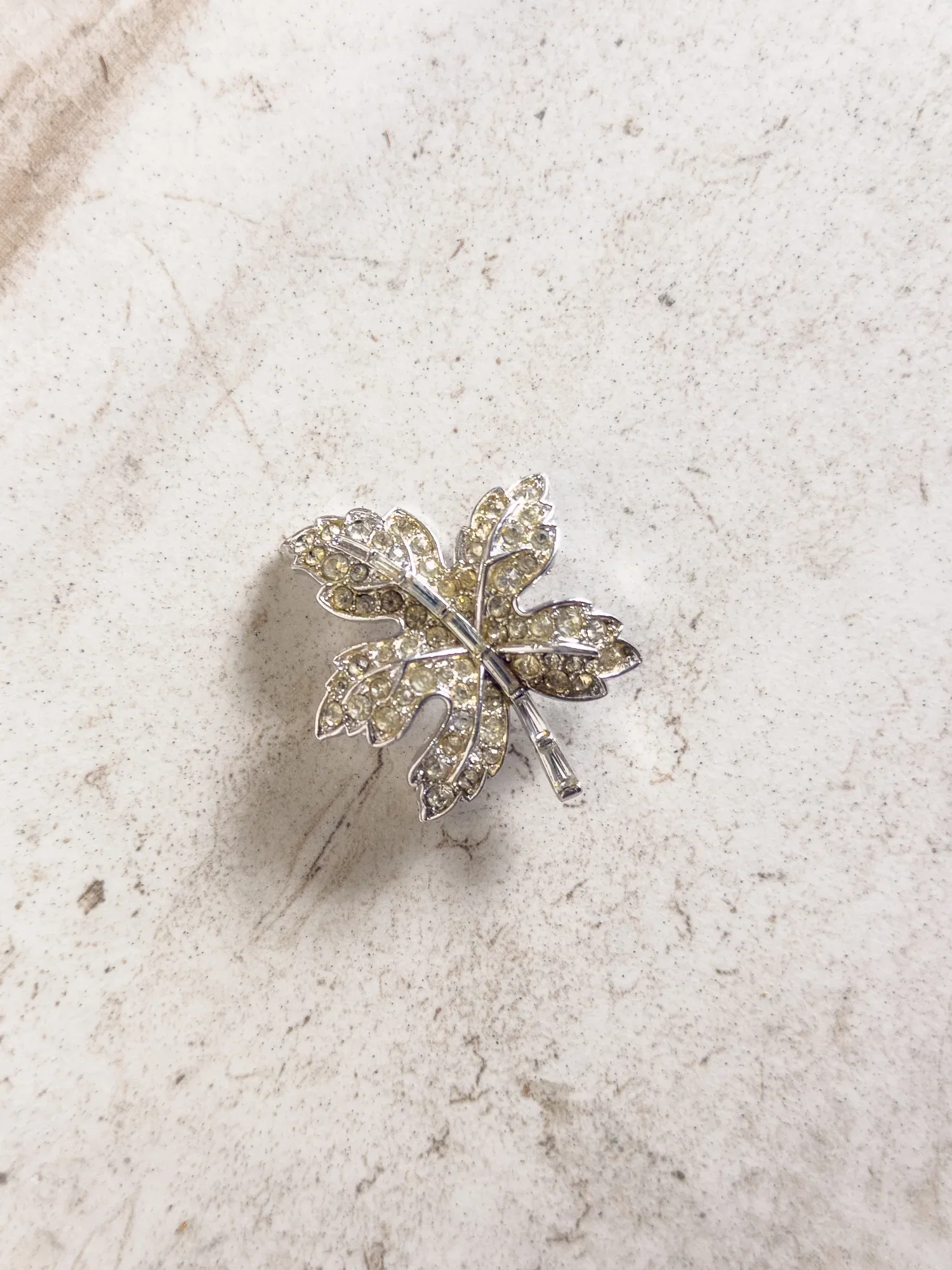 Image of Vintage CLEAR RHINESTONE SILVER TONE LEAF BROOCH