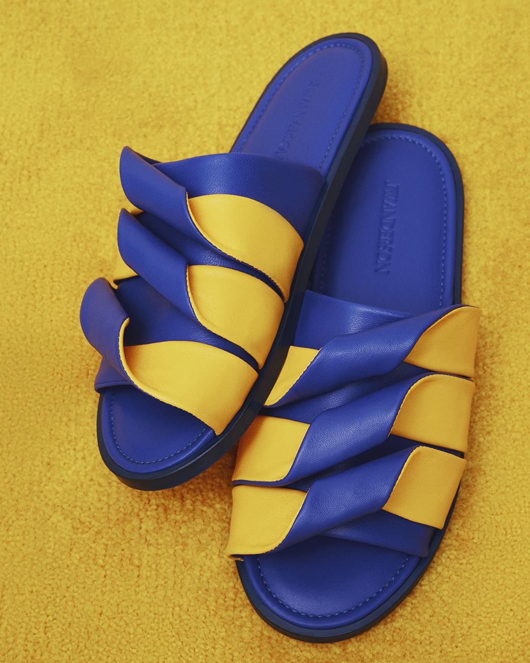 Womens contrasting leather coil slide in blue & yellow