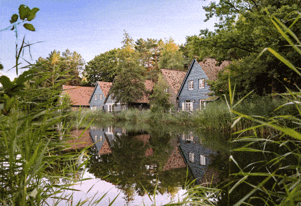 Diverse beelden van Efteling-accommodaties