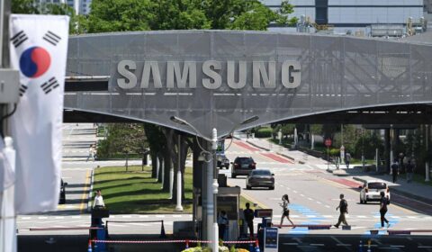 Samsung workers accept wage deal that averts chip plant strike