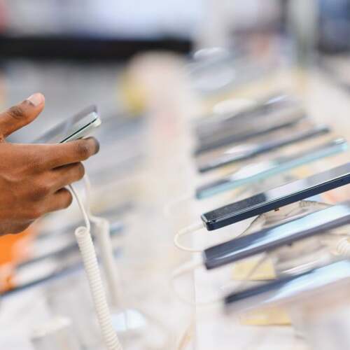 Smartphone Market Faces 'Worst Year on Record' Due to Iran, Memory Crunch
