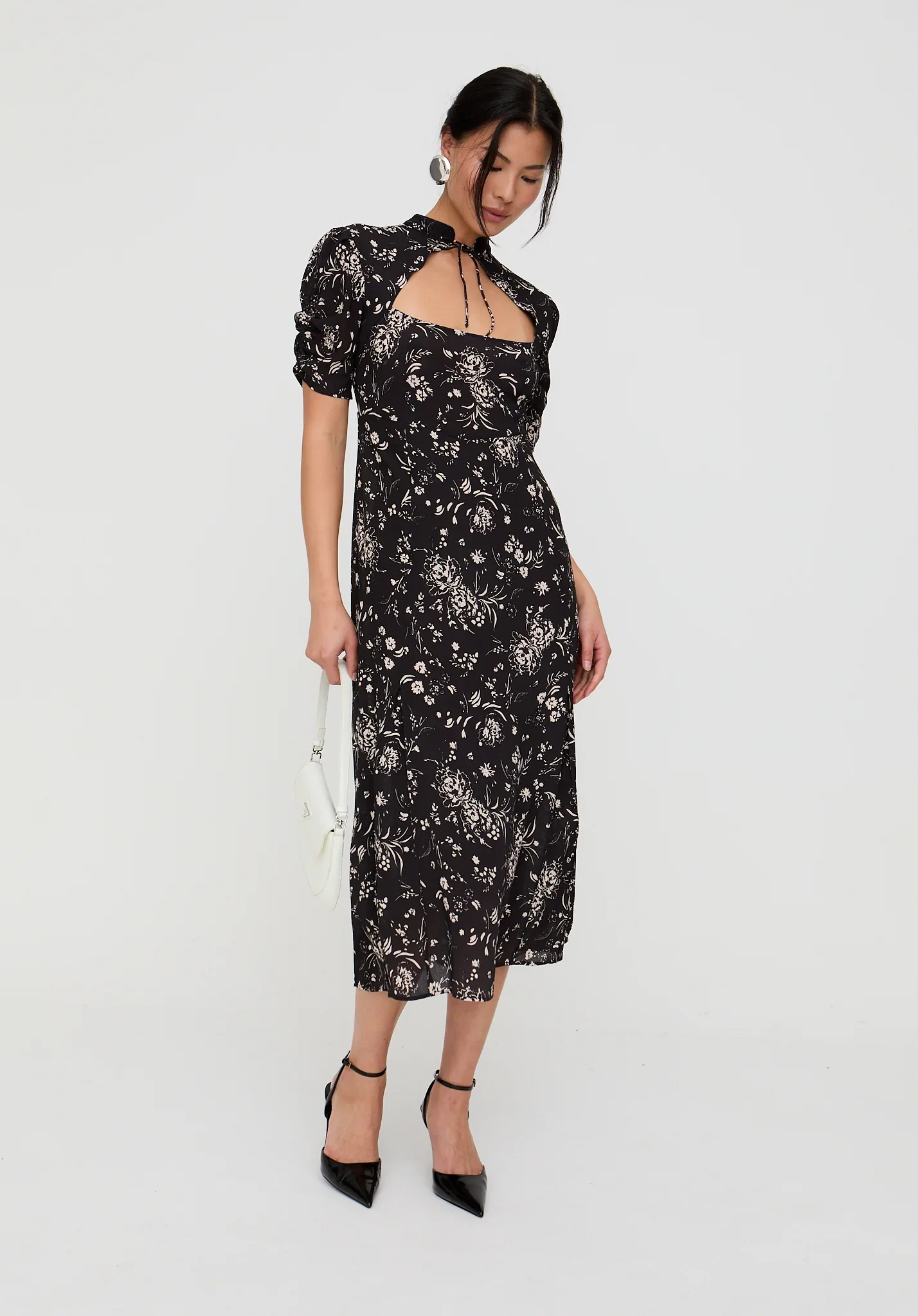 Image of Primrose Garden Floral Print Midi Dress In Black