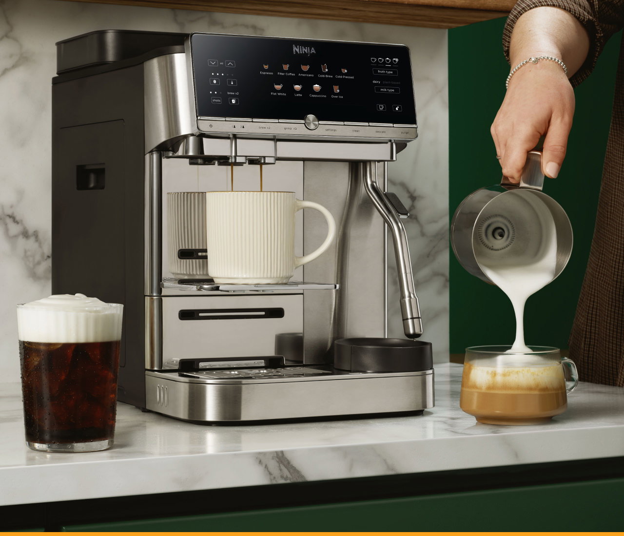 HANDS OFF. CAFÉ-QUALITY MICROFOAM ON.