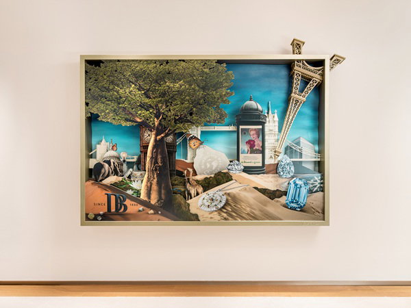 A jpg header image linking to paris-flagship-store.html page.