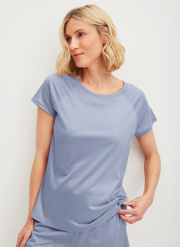 Short-sleeved shirt in Aura Blue from the DEEPSLEEPWEAR COOLING series by CALIDA. 