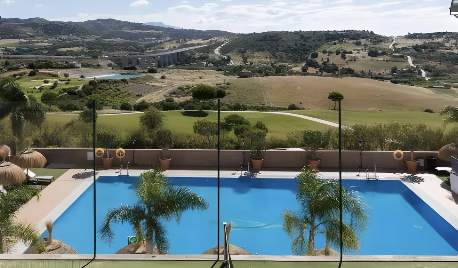 Vacaciones en Estepona: resort golf 4* por 29 euros pp