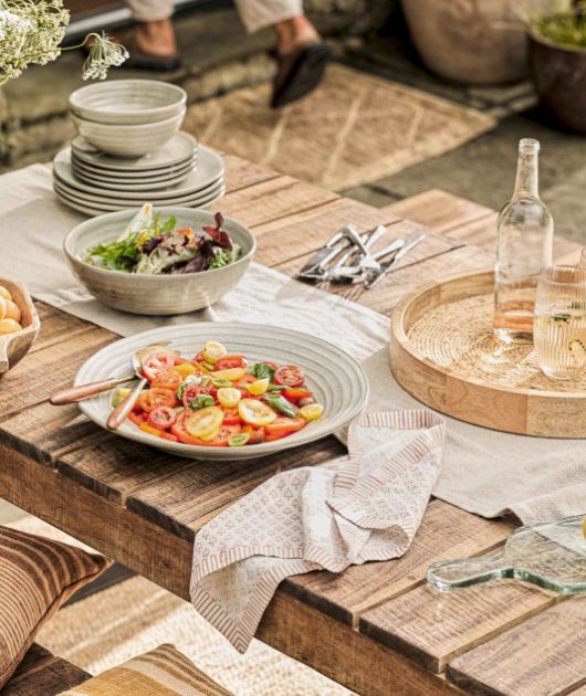 Kitchen & Dining
