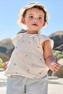 Short-sleeved blouse