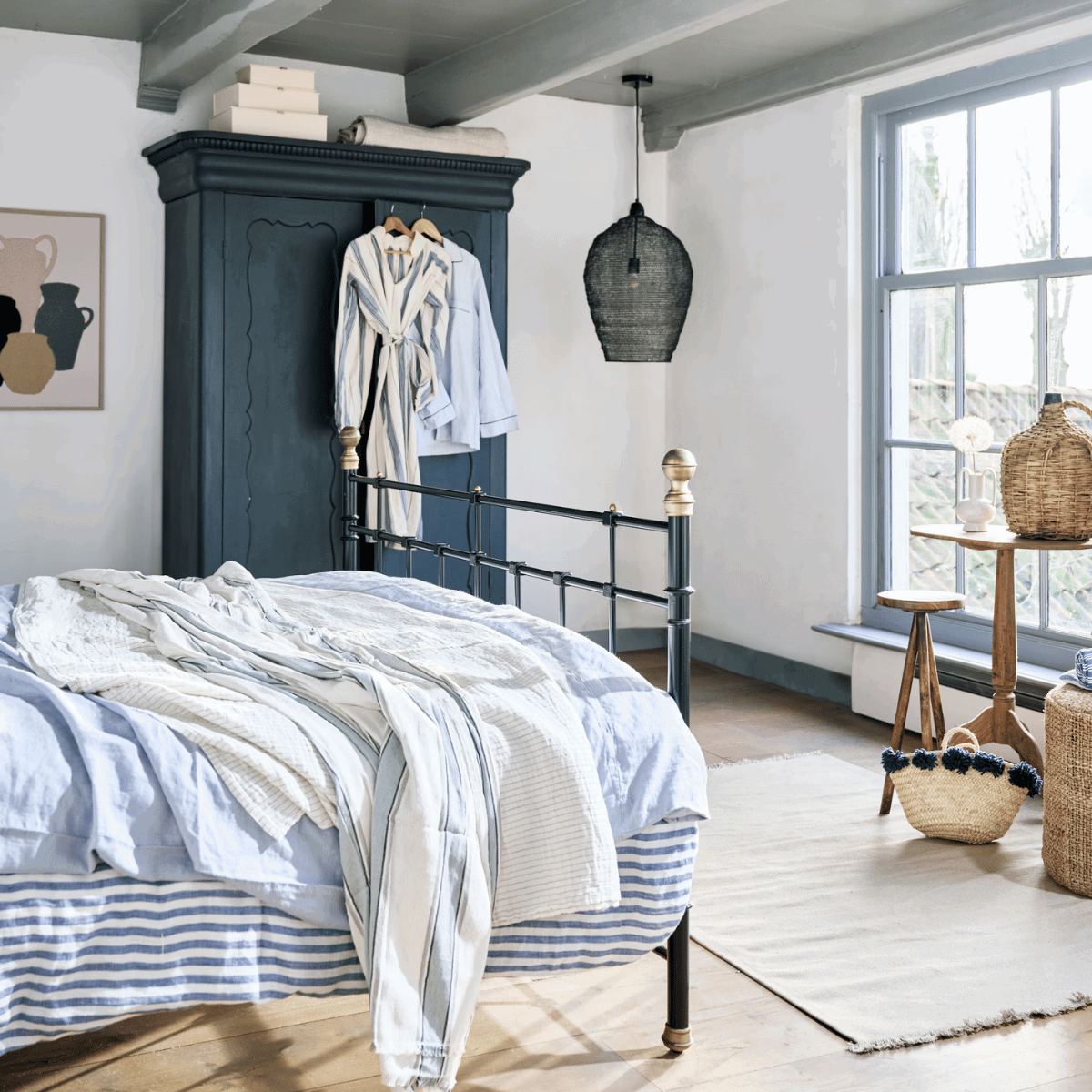 Zin in een slaapkamer met strandgevoel? Met deze kleuren en materialen haal je beach vibes in huis.