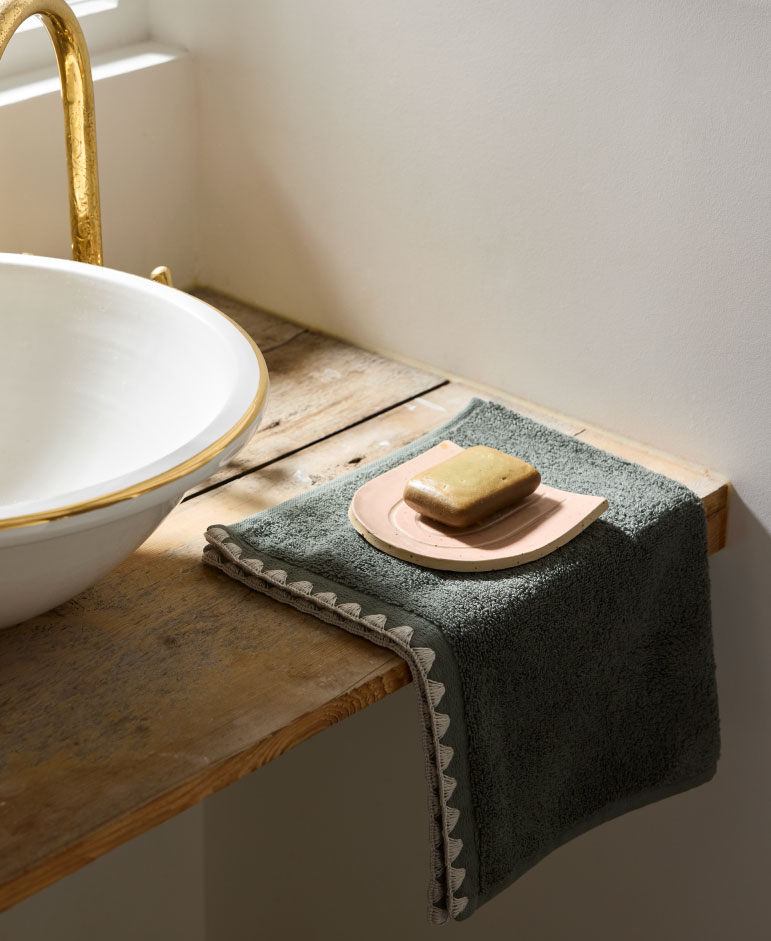 Serviette de toilette Neryda vert sequoia et beige