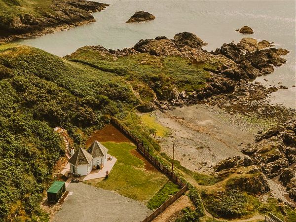 Selkies Haven - romantic beach side cottage