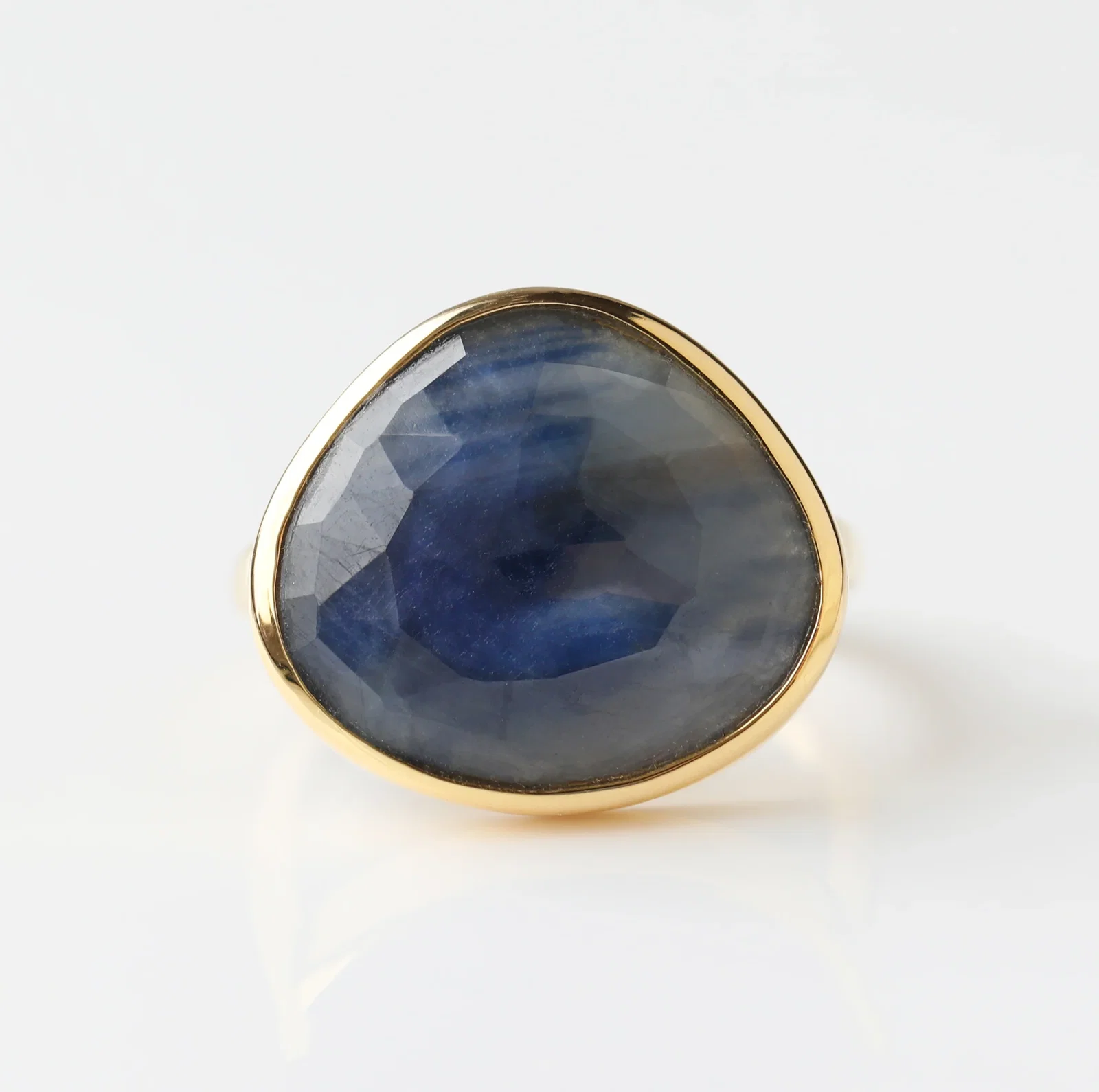 Image of Louise Thompson Chapters Blue Sapphire Ring