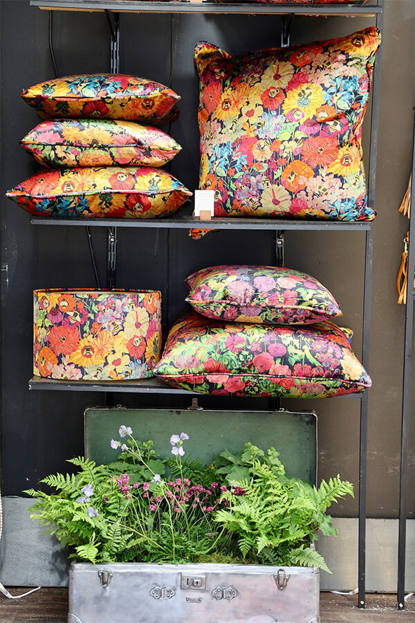 Cushions and flowers